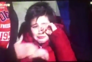 VIDEO: Ông bố tát con trai khi cậu bé khóc vì đội nhà thua trận