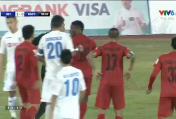 VIDEO: CĐV Hải Phòng chửi trọng tài, chửi Hà Nội FC ở bàn gỡ 1-1
