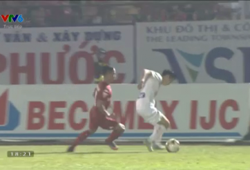 VIDEO: Pha giật gót qua người đầy ngẫu hứng của Văn Toàn trước Bình Dương