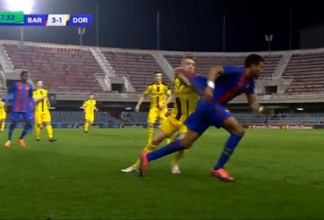 VIDEO: Thần đồng Barca solo như Zidane và Rô béo kết hợp