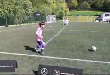 Thần đồng 11 tuổi của Bỉ được so sánh với Messi, Ronaldo