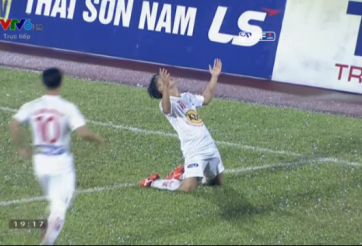 VIDEO: Công Phượng kiến tạo, Minh Vương mở tỷ số cho HAGL