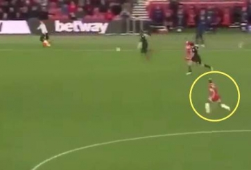 VIDEO: Cầu thủ Middlesbrough bứt tốc khó tin cứu nguy cho đội nhà