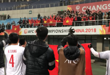 U23 Việt Nam cùng NHM hát mừng vào tứ kết U23 châu Á 2018