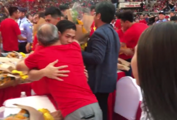 Hình ảnh xúc động của HLV Park Hang Seo và các cầu thủ U23 Việt Nam