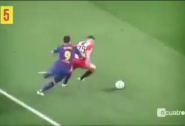 VIDEO: Cách Jordi Alba và Luis Suarez tẩy thẻ trước trận đấu then chốt