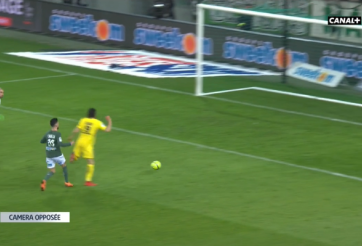 VIDEO: Cavani và pha bỏ lỡ không tưởng của mùa giải 2018