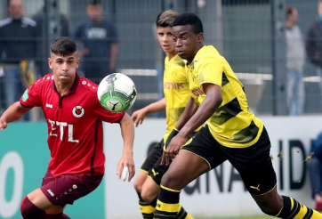 VIDEO: Thần đồng 13 tuổi ghi bàn ngoạn mục cho U17 Dortmund