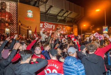 VIDEO: CĐV phấn khích khi Liverpool vào chung kết Champions League