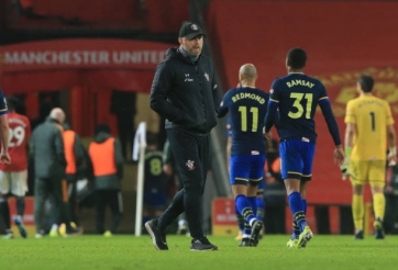 HLV Southampton thừa nhận sai lầm 'tự hủy' trước Man United