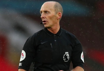 'Vua thẻ' hay thiên vị MU tạm dừng làm trọng tài