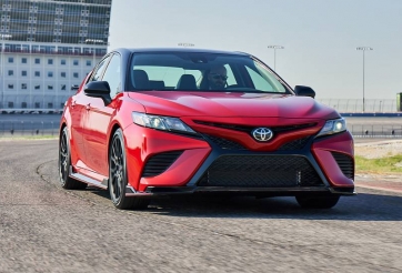 Toyota Camry bán chạy nhất phân khúc sedan hạng D tại Việt Nam