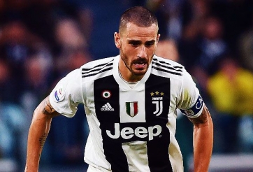 Bonucci tái hiện lại hình ảnh nổi tiếng của Sergio Busquets