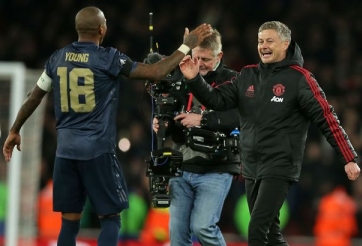 Ashley Young: 'Ole hãy để tôi đảm nhận vị trí đó'