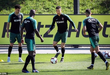 Ronaldo cùng các đồng đội tập luyện cho vòng loại Euro 2020