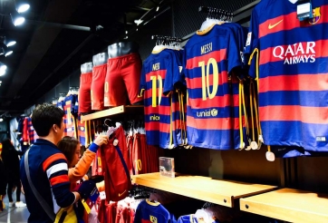 Lộ áo thi đấu của Barca mùa tới, fan chê bai thậm tệ