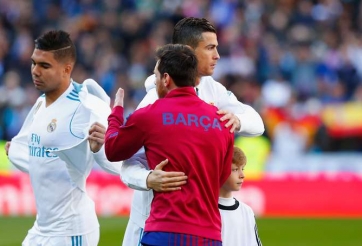 Messi chợt... nhớ Ronaldo, tính về Argentina nghỉ hưu