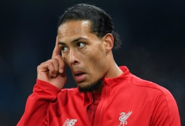 Fan phát cuồng vì pha phòng ngự thông minh của Van Dijk