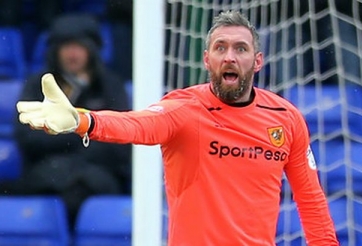 VIDEO: Học trò của Gerrard tung cú kungfu và cái kết 