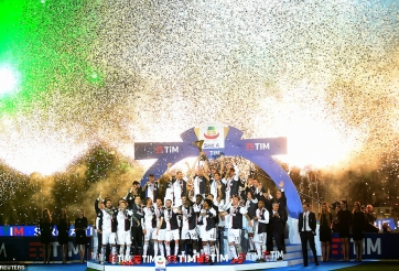 Chùm ảnh: Ronaldo ăn mừng chức vô địch cùng Juventus trên sân nhà