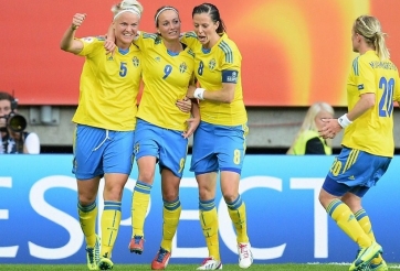 Ghi bàn thắng muộn, Thụy Điển tạm chiếm ngôi đầu bảng F