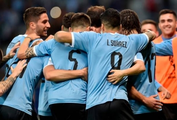 Vùi dập Ecuador 4 bàn trắng, Uruguay chiếm ngôi đầu bảng C