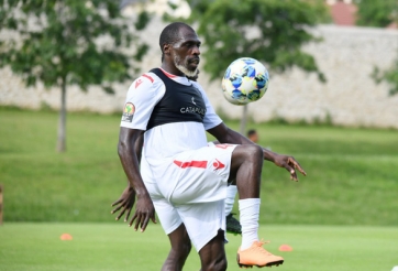 VIDEO: Anh da đen sút pen và ăn mừng chọc tức đối thủ cực gắt