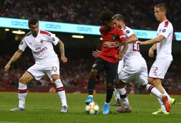 Sao trẻ MU 'nhảy múa' làm khổ hàng thủ AC Milan