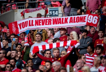 VIDEO: CĐV Liverpool đấm CĐV Man City 'không trượt phát nào'