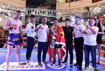 'Ông già' Trung Quốc tuổi 52 hạ gục tay đấm U20 đầy nghi vấn 