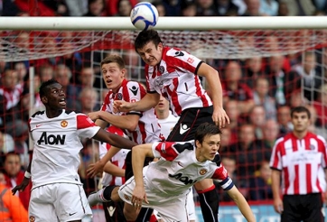 Maguire từng cứu thua tuyệt đỉnh khi đối đầu MU ở tuổi 18