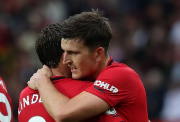 'Cạ mới' của Maguire nhận quà bất ngờ sau đại thắng Chelsea 