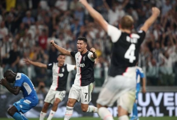 Ronaldo lập công, Juventus hạ Napoli trong cơn mưa bàn thắng 