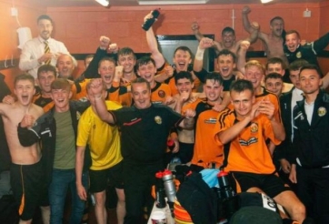 CLB 'kém nhất thế giới' ăn mừng như vô địch World Cup sau 840 ngày không thắng