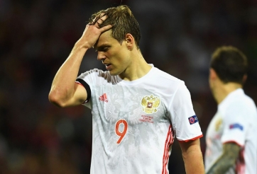 VIDEO: Sao tuyển Nga dùng ghế tấn công quan chức chính phủ 