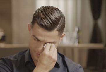 Ronaldo khóc nức nở trên truyền hình vì người cha quá cố