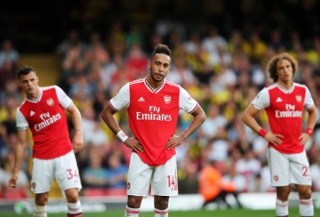 Arsenal hòa như thua trong ngày hàng thủ thay nhau mắc lỗi 