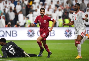 VIDEO: Vừa giao bóng, thủ môn Qatar đã làm 'trò cười' báo hại đội nhà 