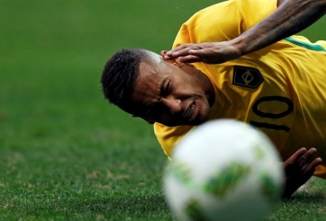 Ghi bàn sỉ nhục đối thủ, sao Chile bị cả đội đuổi đánh 