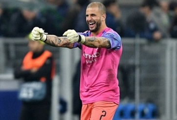 Walker: 'Tôi hay trêu thủ môn, giờ mới biết khó hơn tưởng tượng' 