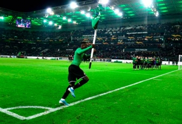 Con trai huyền thoại gieo sầu, Roma thêm 1 lần đau phút cuối