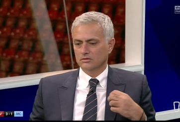 Mourinho: 'Có quá nhiều điều để nói về trận đấu, ngoài pha chạm tay'