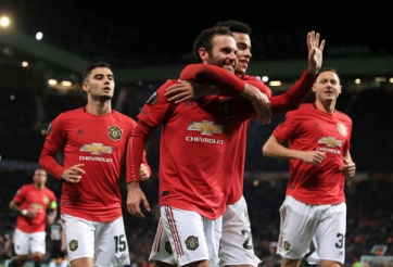 'Thị uy' trên sân nhà, MU hiên ngang vượt qua vòng bảng 