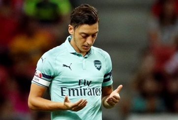 Ozil chọc giận Trung Quốc, Arsenal trả giá đắt 