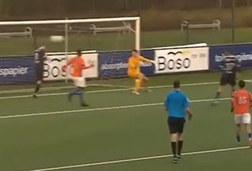 VIDEO: Thủ môn bó tay, hậu vệ bay người cứu thua tuyệt đỉnh