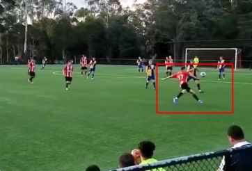 VIDEO: Ngỡ ngàng với pha bắt vô-lê kiến tạo cực đỉnh cho đồng đội