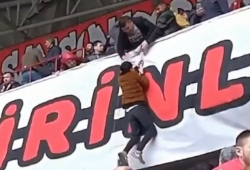 VIDEO: Rợn người cảnh CĐV đu dây trên khán đài