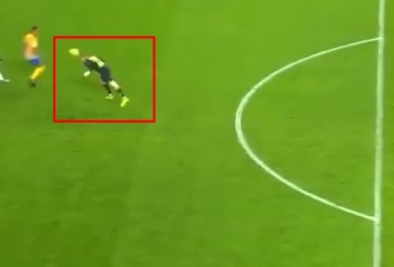 VIDEO: Cú sút tái hiện 'đòn trừng phạt' Stankovic dành cho Neuer 