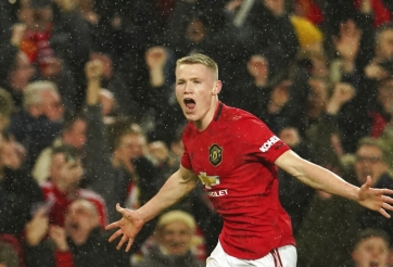 Sao trẻ MU tiếp tục 'xát muối' vào vết thương của Ederson 