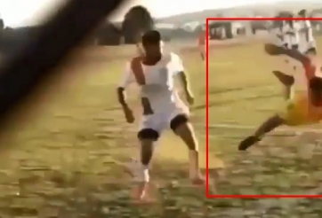 VIDEO: Húc đối thủ không lượng sức và cái kết 'đắng'